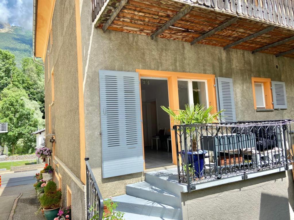Chasa Sassalbo Bed and Breakfast Poschiavo Exteriör bild